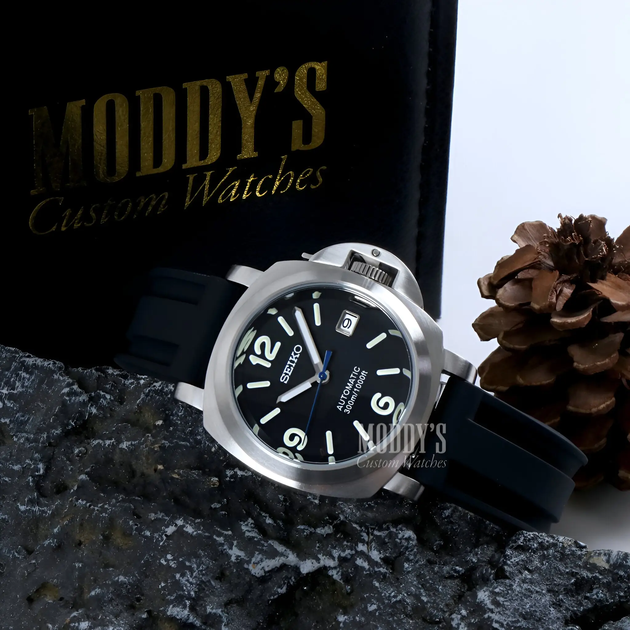 Paneiko | Black Rubber - Image 10