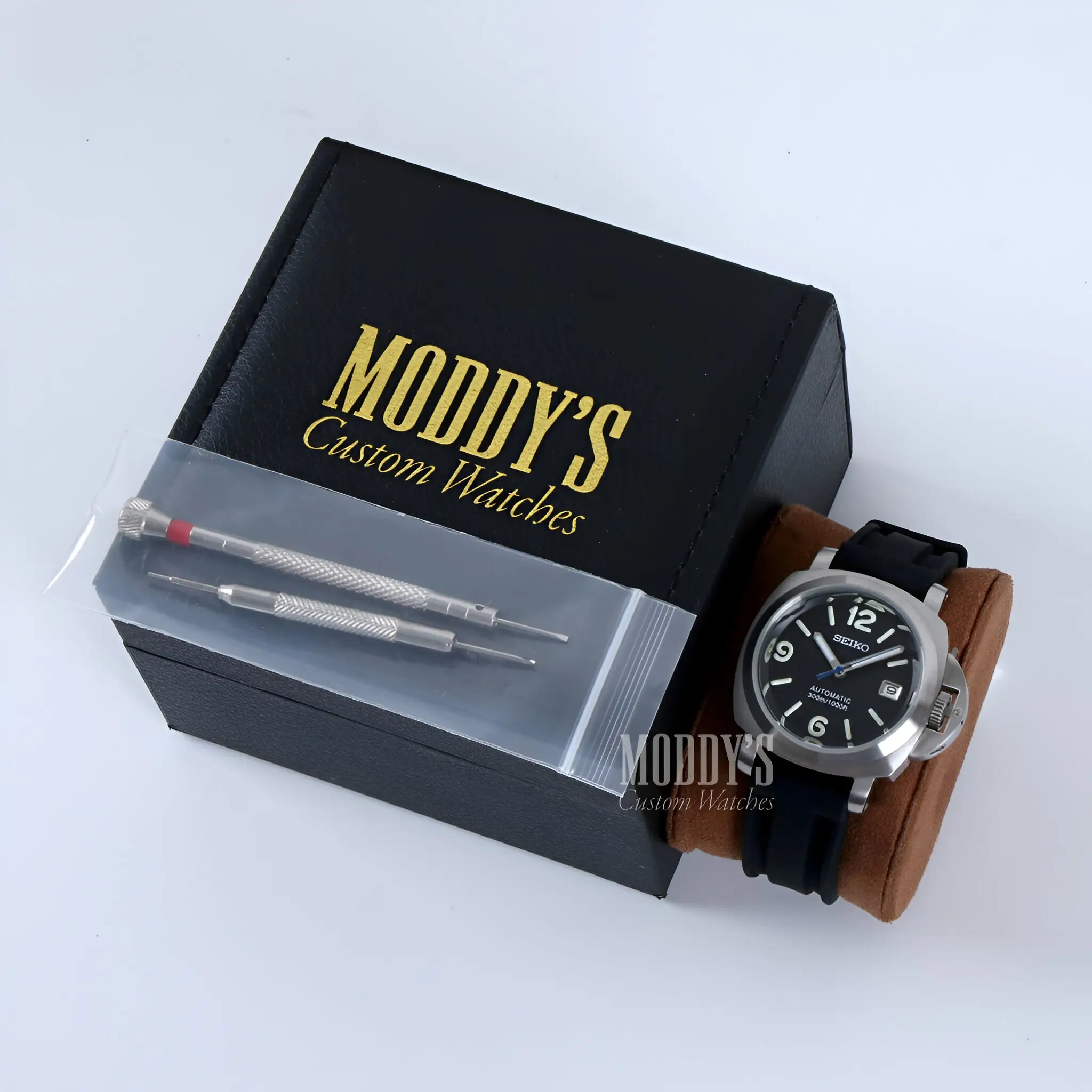 Paneiko | Black Rubber - Image 12