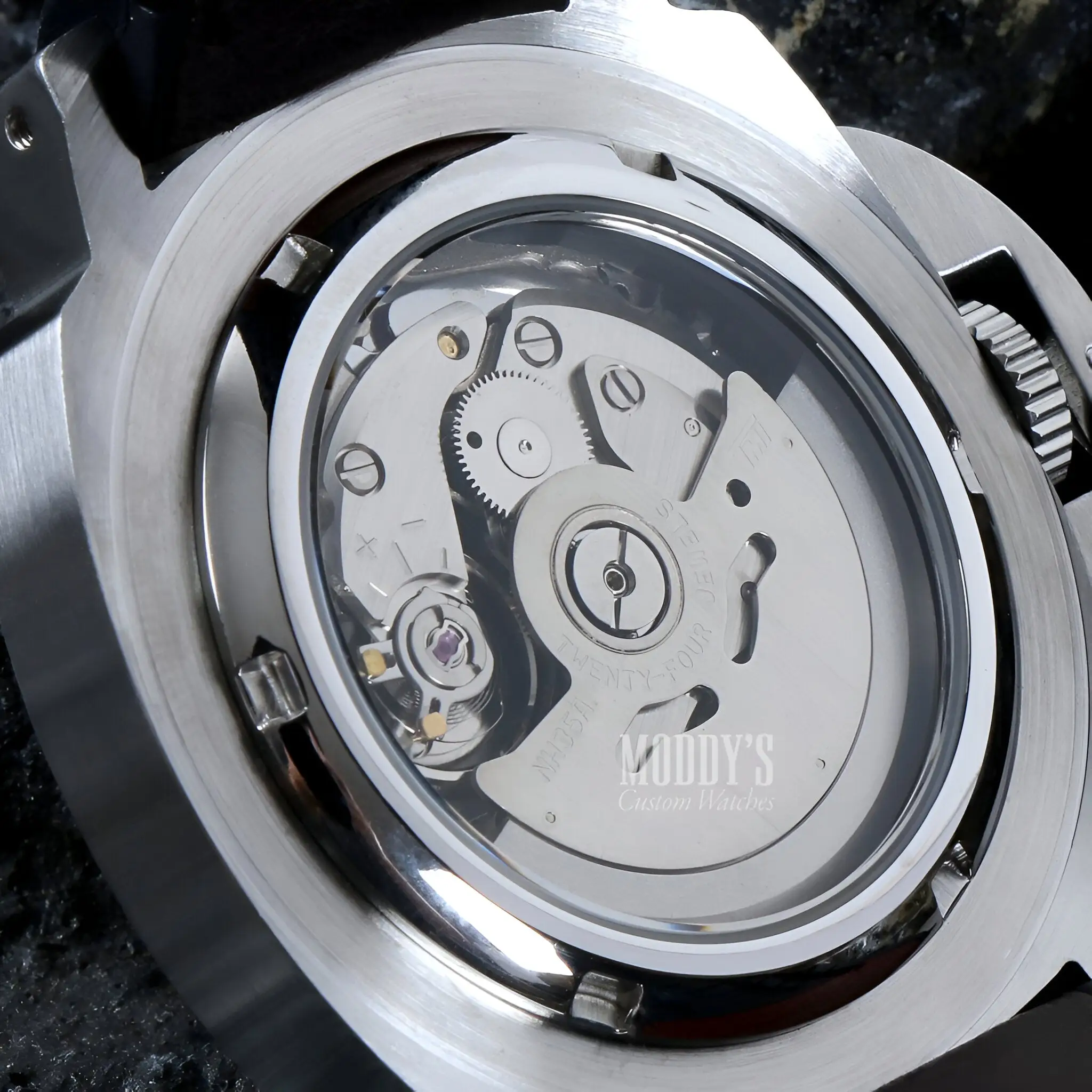 Paneiko | Black Rubber - Image 5