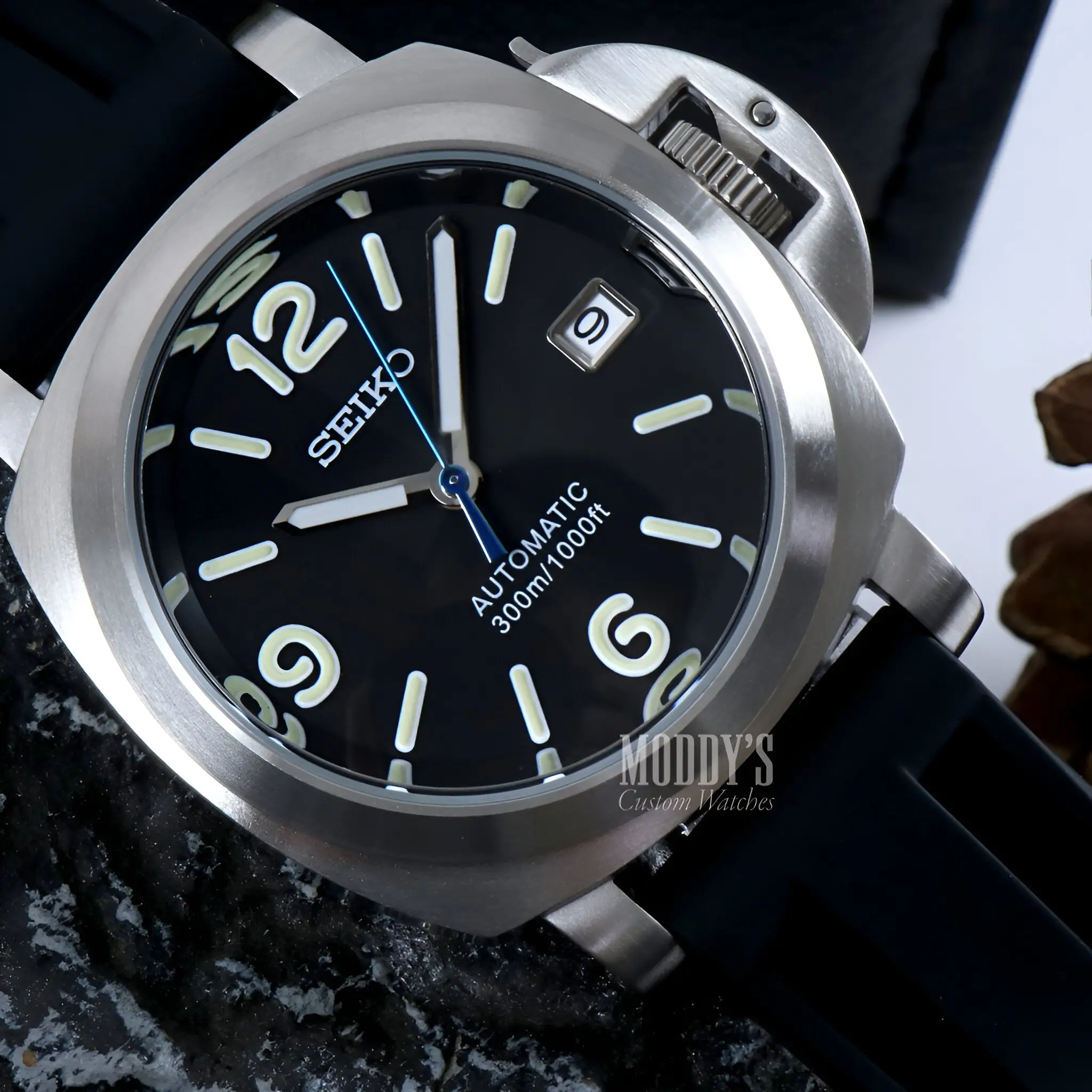 Paneiko | Black Rubber - Image 6