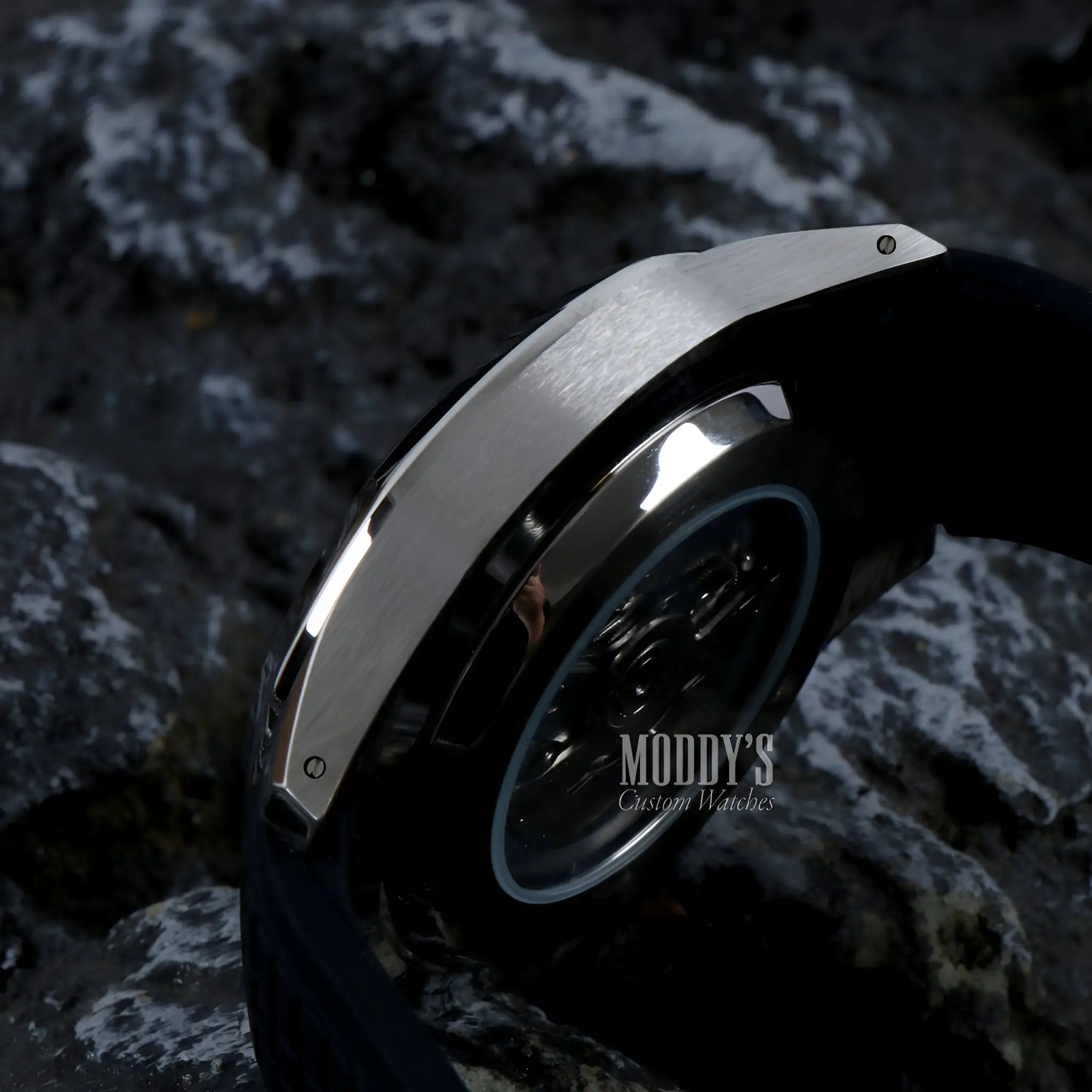 Paneiko | Black Rubber - Image 7