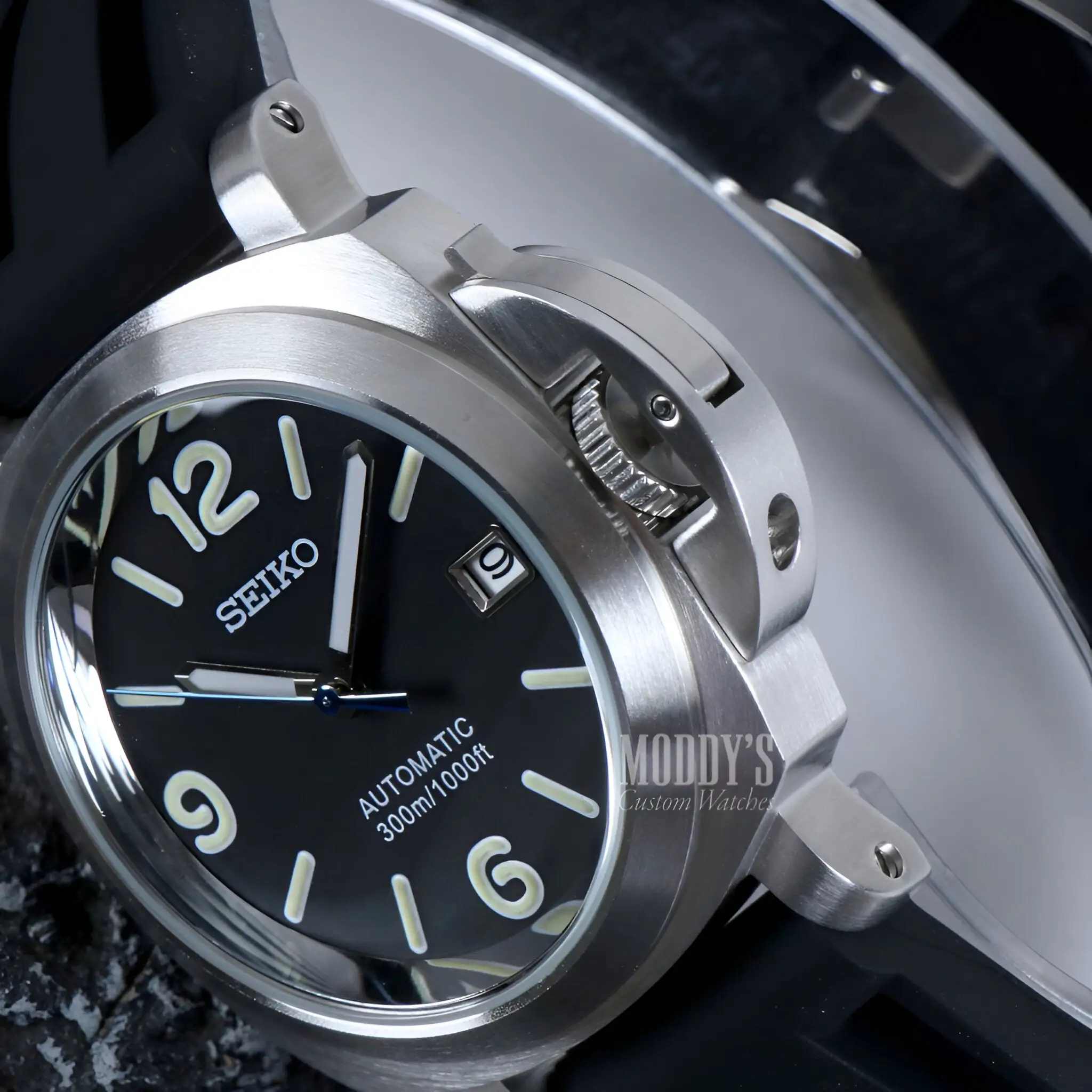 Paneiko | Black Rubber - Image 8