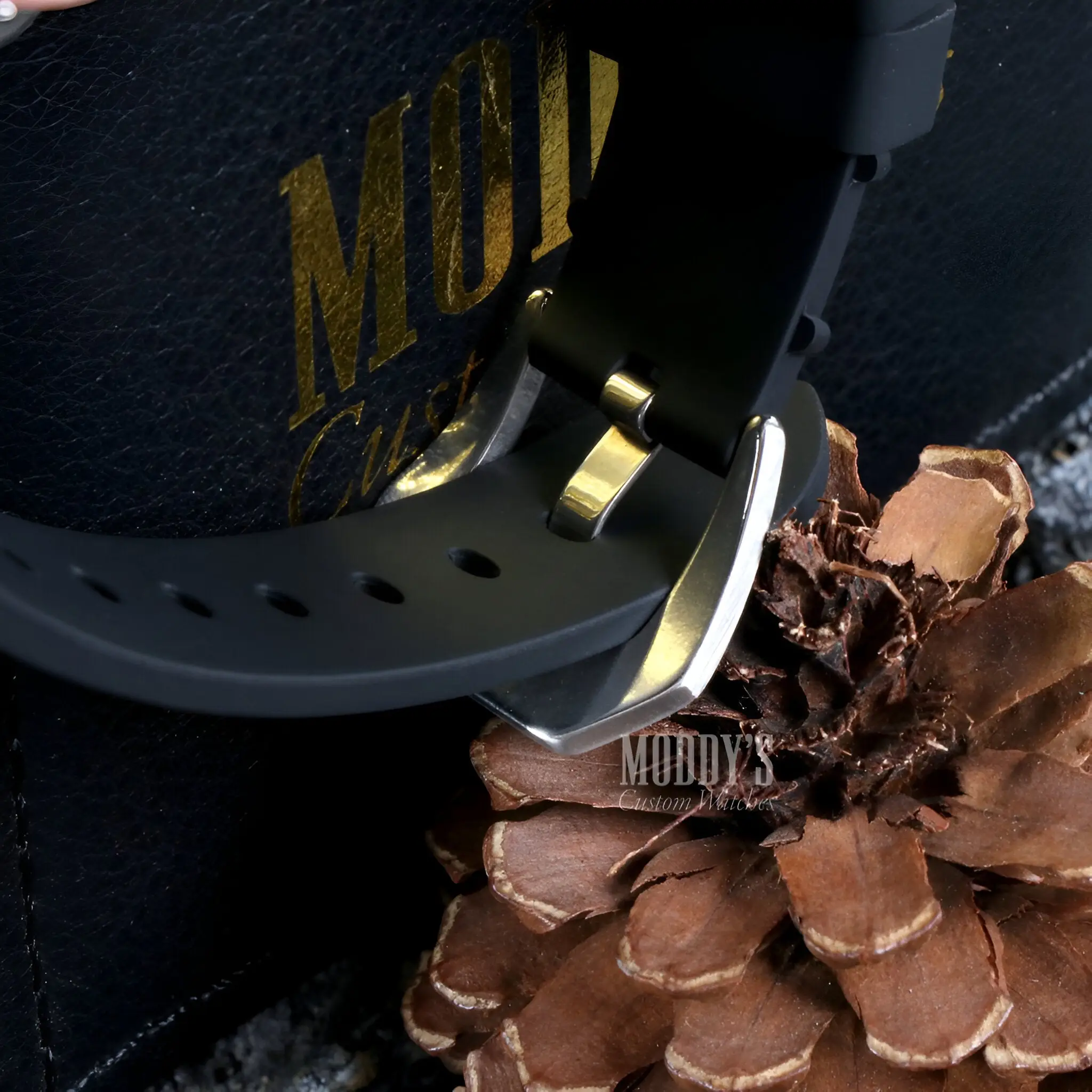 Paneiko | Black Rubber - Image 9